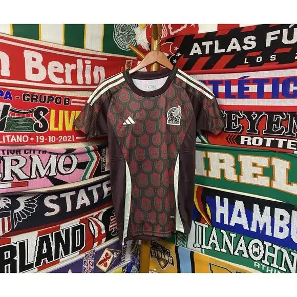 Mexico Soccer | Women’s Medium Jersey - Picture 6 of 7